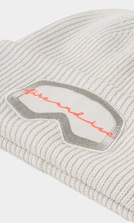 Шерстяная шапка с нашивкой