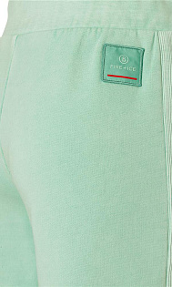 Спортивные шорты