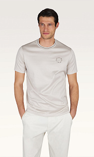 Футболка с вышивкой