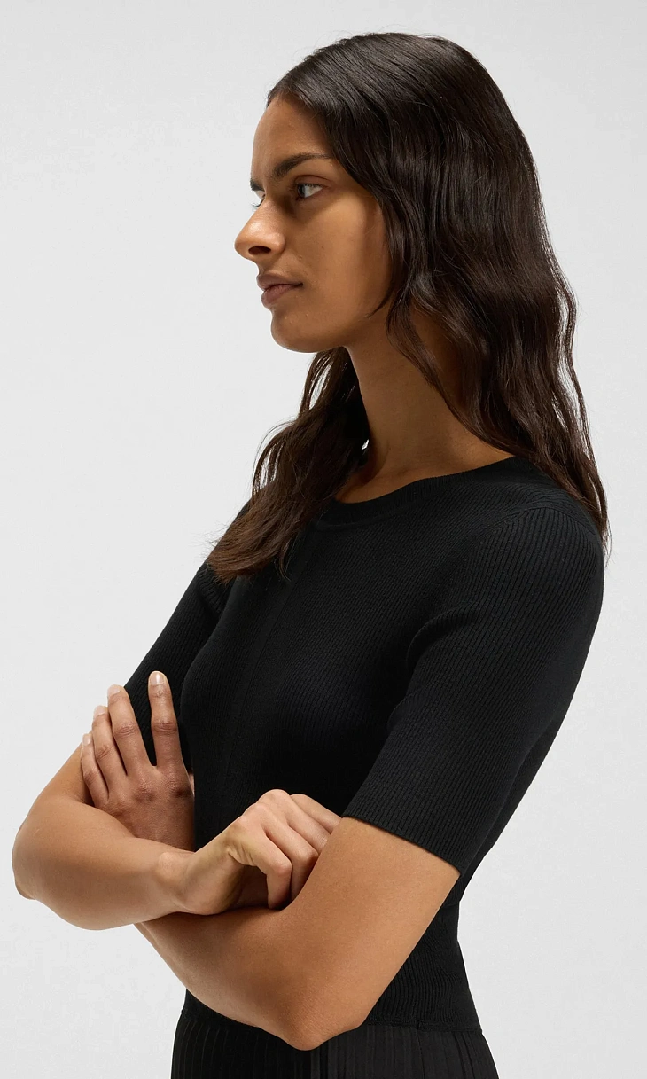 HUGO BOSS: Платье с плиссированной юбкой