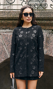 Пальто с декором и блеском