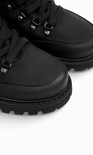 Ботинки из кожи