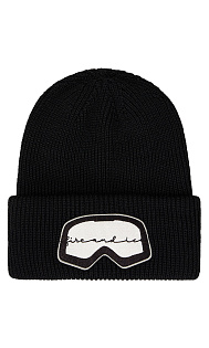 Шерстяная шапка с нашивкой