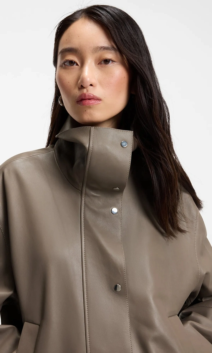 HUGO BOSS: Кожаная куртка