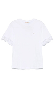 Футболка с кружевными рукавами