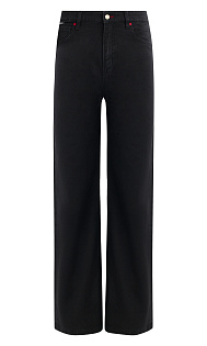 Джинсы с нашивкой