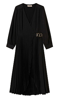 Плиссированное платье на запахе