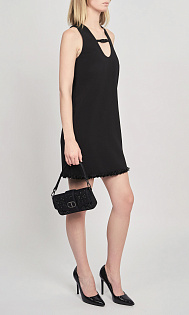 Платье с вырезом и пайетками