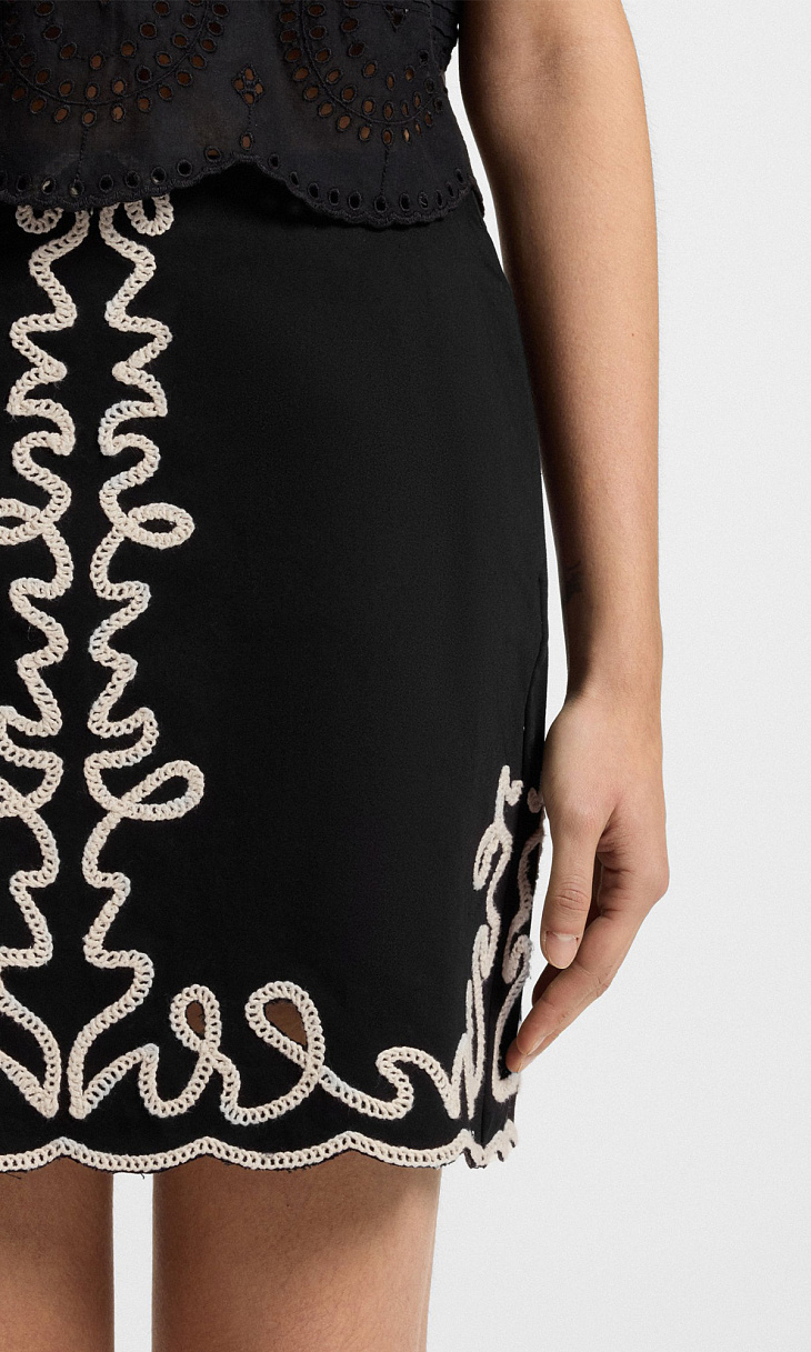 HUGO BOSS: Юбка с вышивкой
