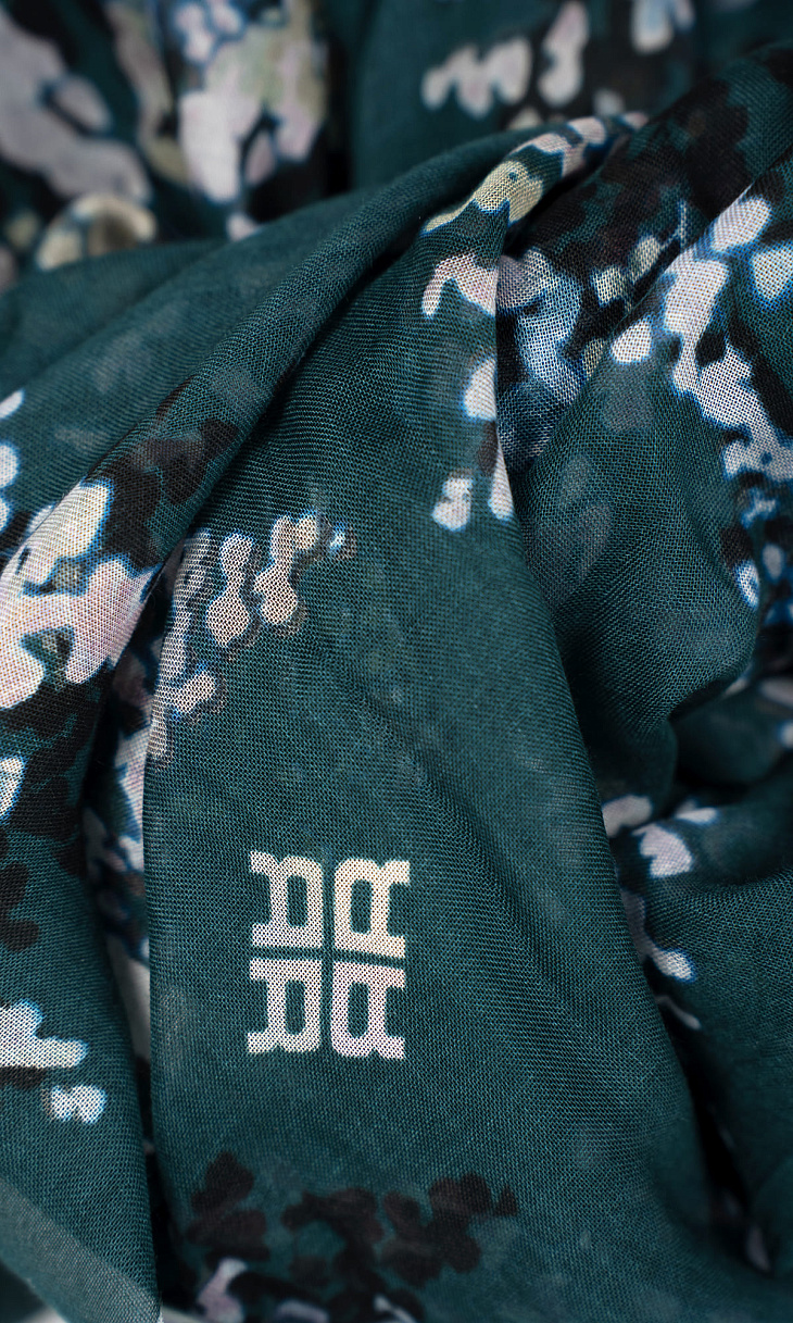 RIANI: Шарфс принтом