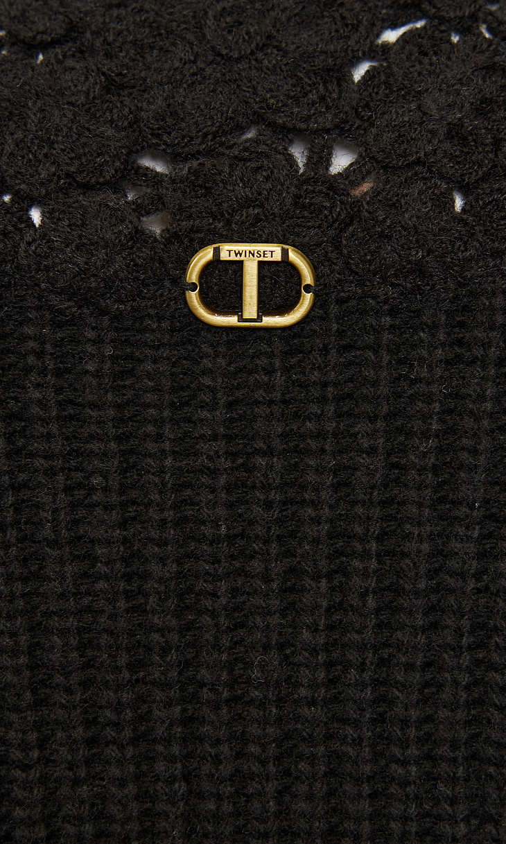 TWINSET: Пуловер с вышивкой