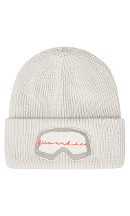 Шерстяная шапка с нашивкой