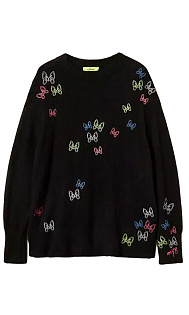 Пуловер с вышивкой