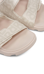 Шлепанцы с логотипом