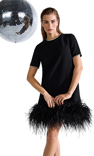 Платье с перьями