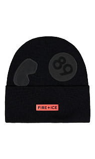 Шапка с нашивками